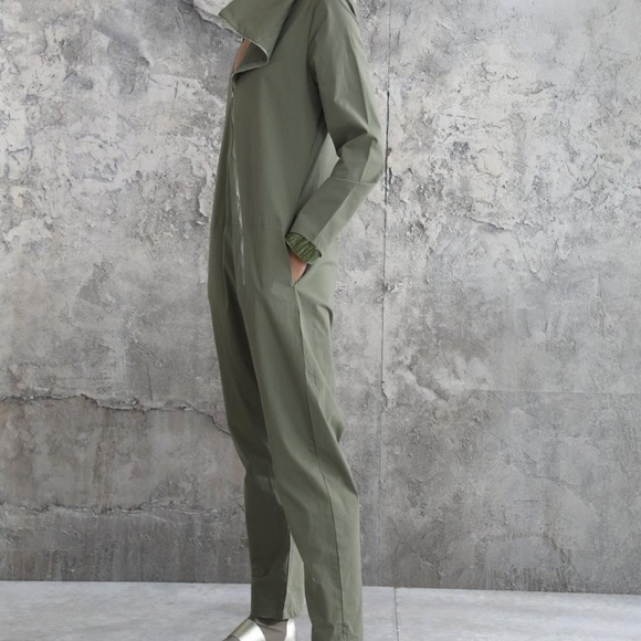 Chic long sleeve overall with angled zipper - Picture 8 of 9